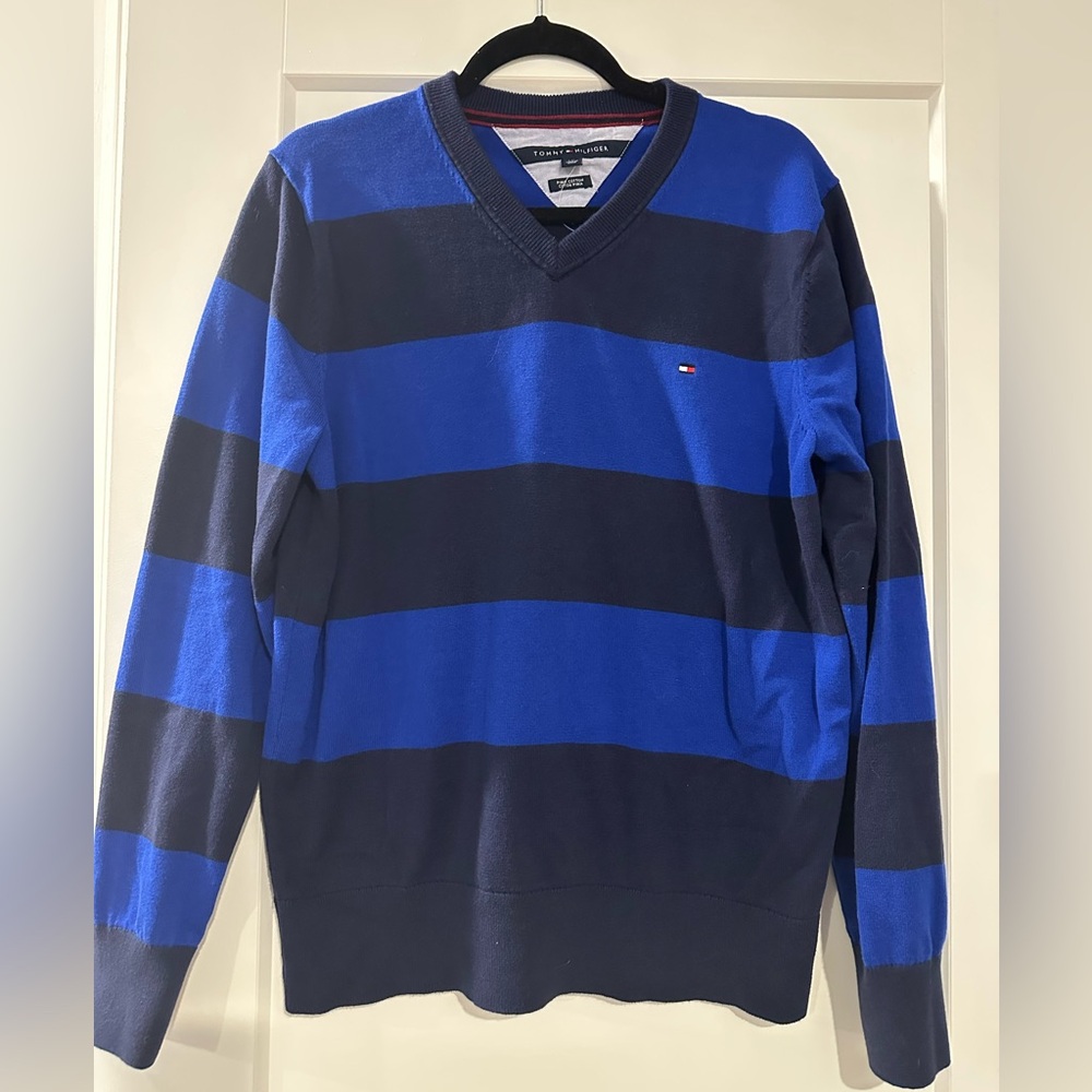 100% Prima Cotton Tommy Hilfiger Men's V-Neck Sweater in Blue and Black